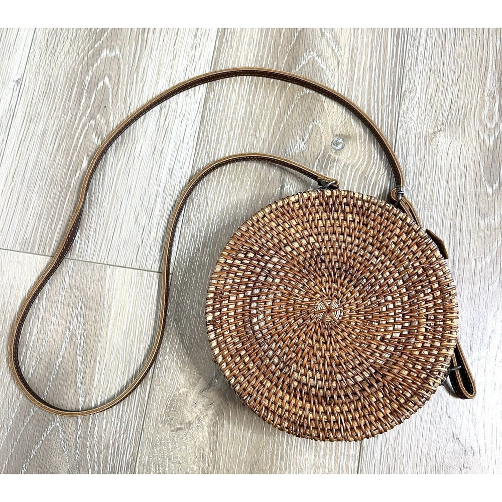 RATTAN ROUND CROSSBODY PURSE..! - Picture 4 of 8